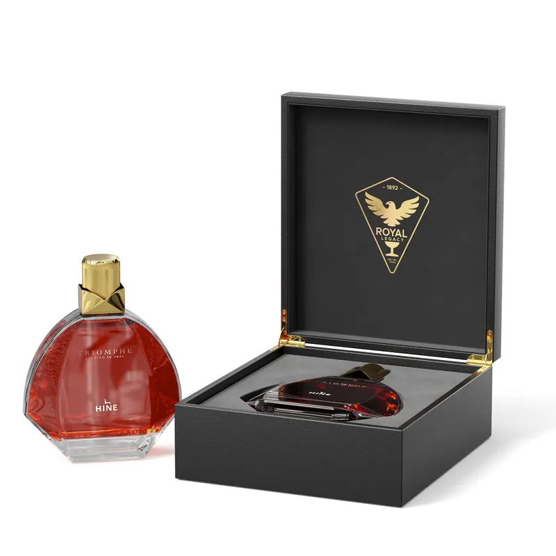 黑色酒盒 烫金LOGO细节